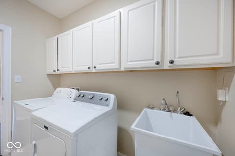 Laundry room at 6257 Strathaven Road, Noblesville, IN