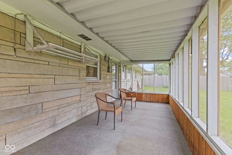 Bonus room at 1015 E Logan Street, Brownsburg, IN