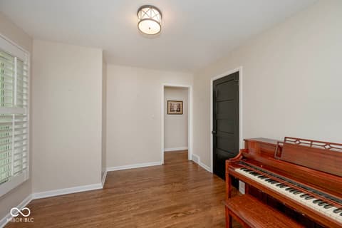 Photo of 5942 Hillside Avenue East Drive, Indianapolis, IN