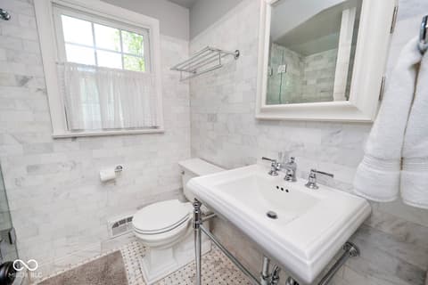 Photo of 5942 Hillside Avenue East Drive, Indianapolis, IN