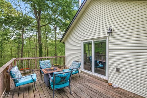 Outdoor living area at 6804 Erika Lane, Nashville, IN