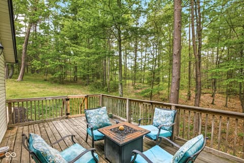 Outdoor living area at 6804 Erika Lane, Nashville, IN