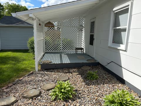 Outdoor living area at 511 Eberhart Drive, Shelbyville, IN