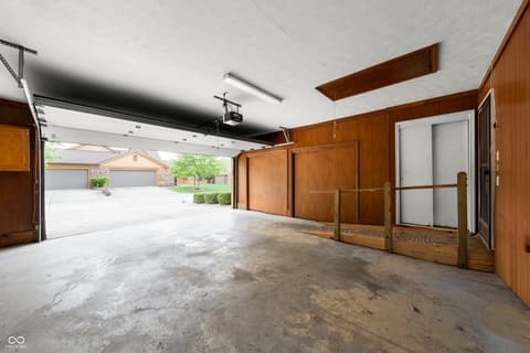 Garage at 1910 Summer Place, Anderson, IN