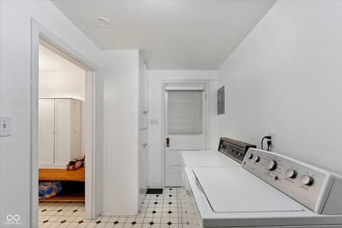 Laundry room at 1921 E 10th Street, Anderson, IN