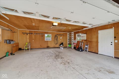 Garage at 1921 E 10th Street, Anderson, IN