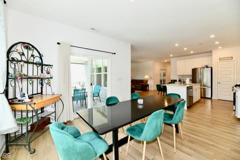 Dining room at 19406 Honeylocust Glen, Noblesville, IN