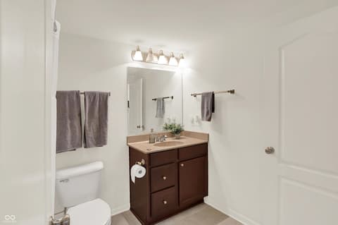 Primary bathroom at 10587 Proposal Pointe Way, Fishers, IN