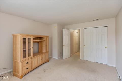 Photo of 560 Runnymede Court, Greenfield, IN