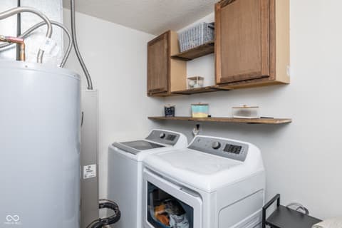 Laundry room at 221 Creekside Court, Whiteland, IN