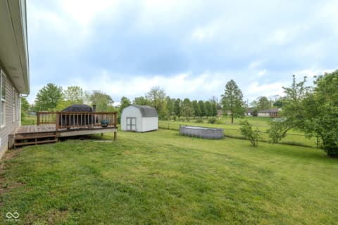 Yard at 221 Creekside Court, Whiteland, IN