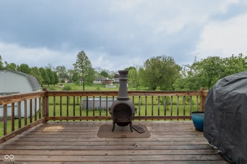 Outdoor living area at 221 Creekside Court, Whiteland, IN