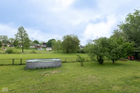 Yard at 221 Creekside Court, Whiteland, IN