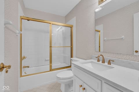 Primary bathroom at 3172 Smokey Ridge Lane, Carmel, IN