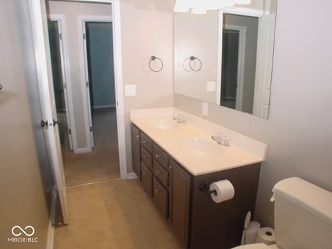 Primary bathroom at 7623 Willow Ridge, Fishers, IN