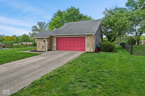 Garage at 5974 Oak Hill West Drive, Plainfield, IN