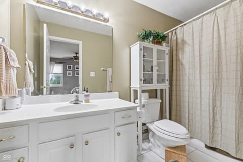 Primary bathroom at 13221 Griffin Run, Carmel, IN