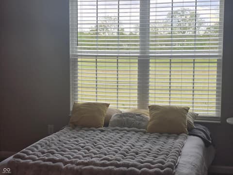 Photo of 1583 N Creekwater Pass, Greenfield, IN