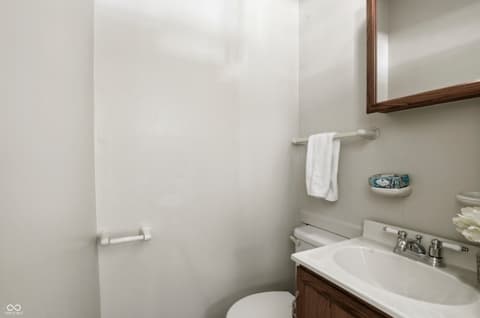Photo of 2844 Canterbury Lane, Indianapolis, IN