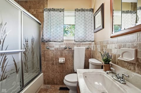 Photo of 2844 Canterbury Lane, Indianapolis, IN