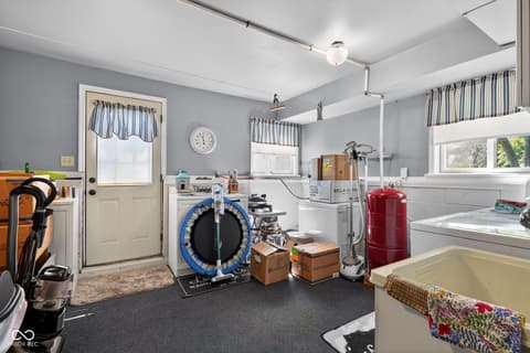 Laundry room at 1125 John-Bart Road, Lebanon, IN