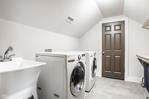 Laundry room at 4673 S 975 E, Zionsville, IN