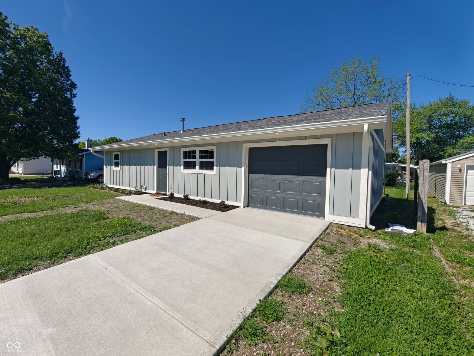 Photo of 407 Eberhart Drive, Shelbyville, IN