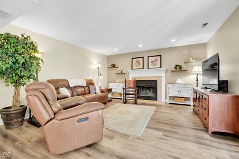 Family room at 13077 Lansdowne Drive, Fishers, IN