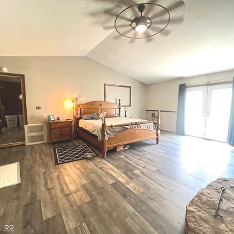 Family room at 990 N 400 W, Bargersville, IN