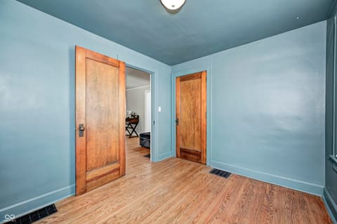Den — 5144 N College Avenue, Indianapolis, IN