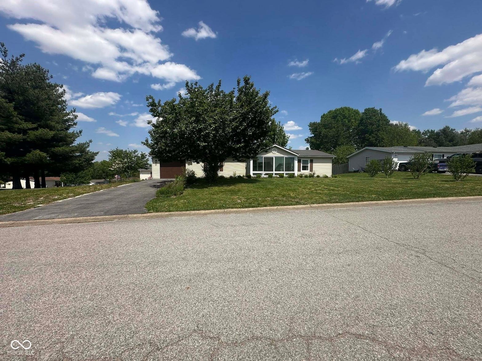 Photo of 506 Pilgrim Way, Salem, IN