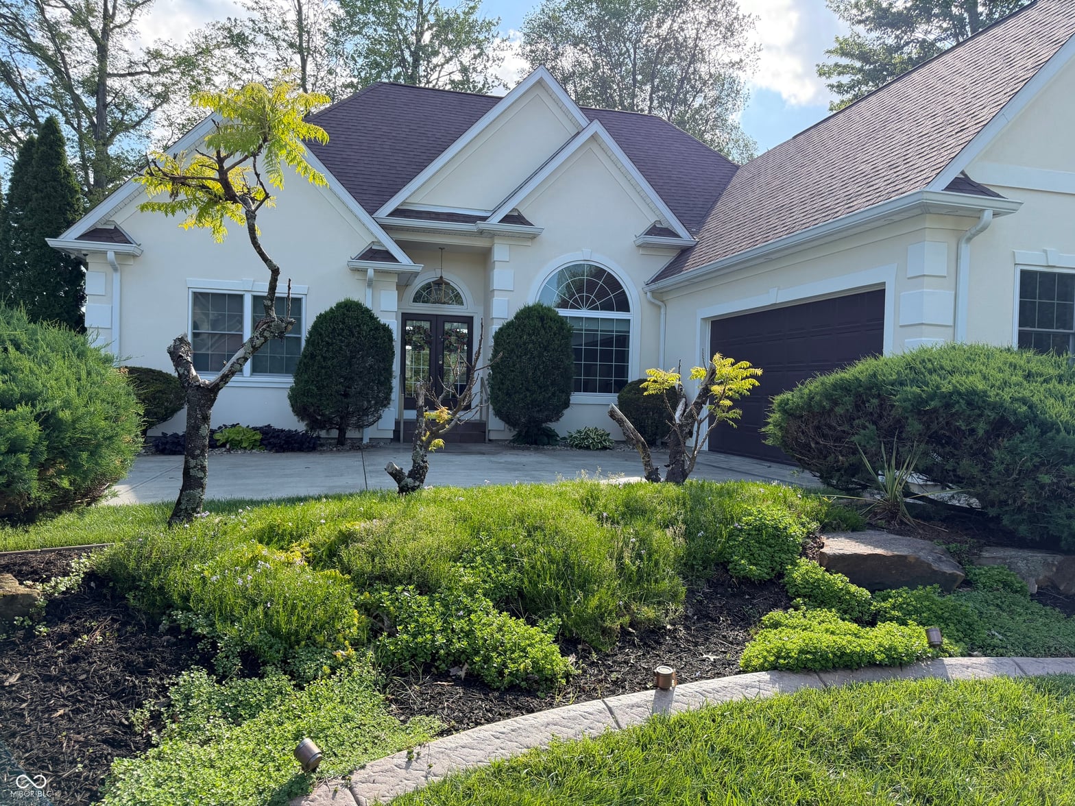 Photo of 355 Woodside Court, Batesville, IN