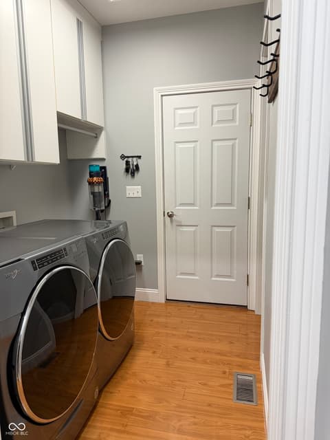 Photo of 355 Woodside Court, Batesville, IN