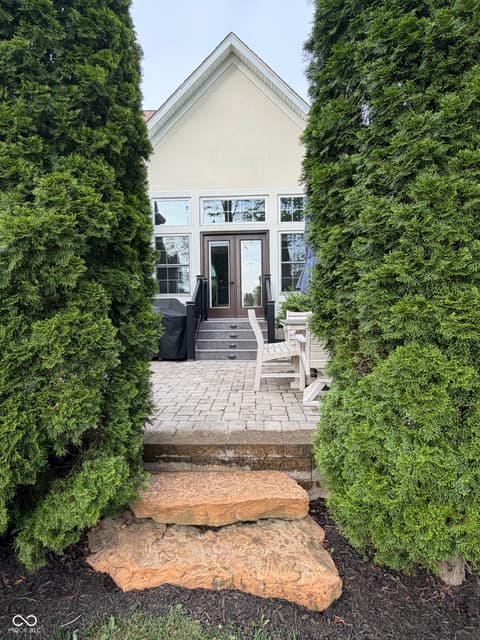 Photo of 355 Woodside Court, Batesville, IN
