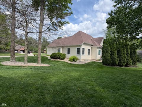 Photo of 355 Woodside Court, Batesville, IN