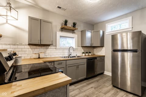 Photo of 925 N Oxford Street, Indianapolis, IN
