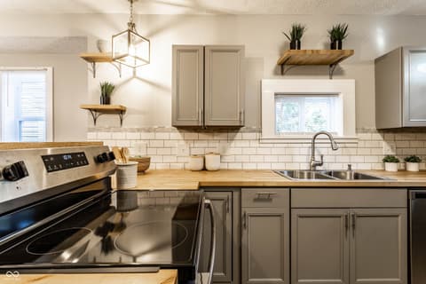 Photo of 925 N Oxford Street, Indianapolis, IN