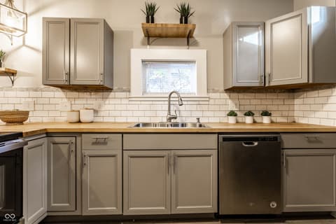 Photo of 925 N Oxford Street, Indianapolis, IN