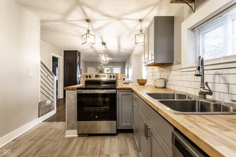 Photo of 925 N Oxford Street, Indianapolis, IN