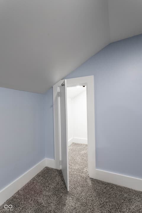 Photo of 925 N Oxford Street, Indianapolis, IN