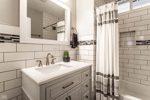 Photo of 925 N Oxford Street, Indianapolis, IN