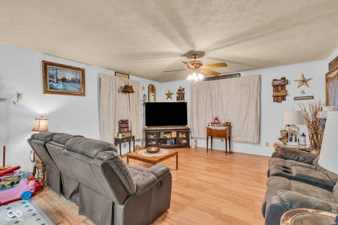 Living room at 1892 Maze Road, Spencer, IN