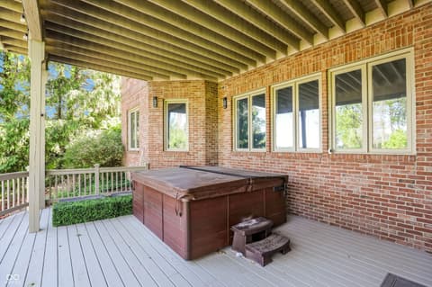 Photo of 9238 Treasure Point, Indianapolis, IN