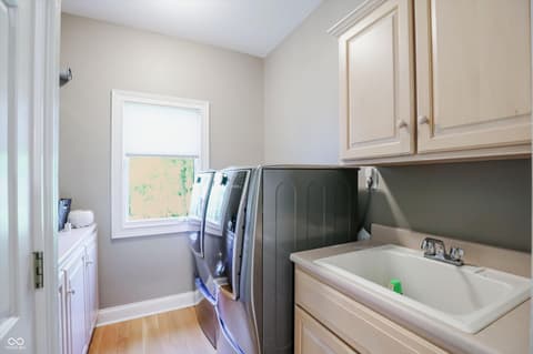 Photo of 9238 Treasure Point, Indianapolis, IN
