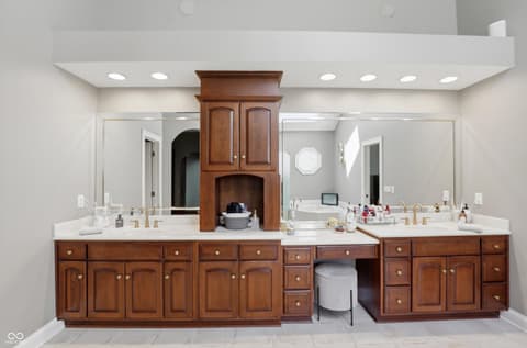 Photo of 9238 Treasure Point, Indianapolis, IN