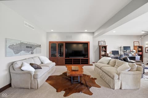 Photo of 9238 Treasure Point, Indianapolis, IN