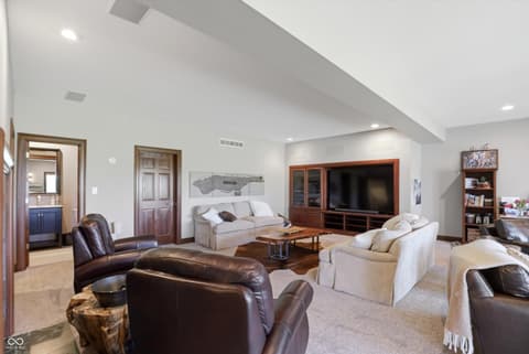 Photo of 9238 Treasure Point, Indianapolis, IN