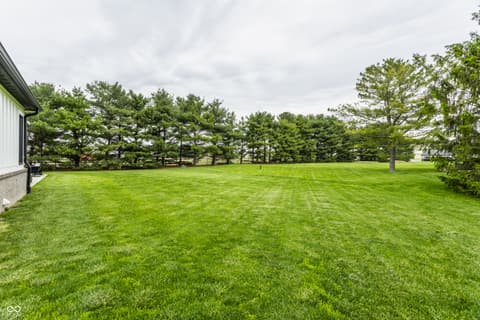 Yard at 195 N 300 W, Lebanon, IN