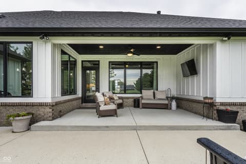 Outdoor living area at 195 N 300 W, Lebanon, IN