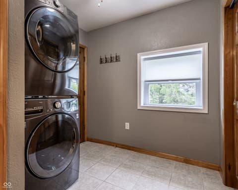 Laundry room at 195 N 300 W, Lebanon, IN